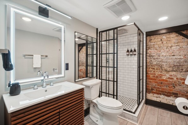 Bathtub, hair dryer, towels