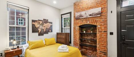 4 bedrooms, desk, iron/ironing board, travel crib