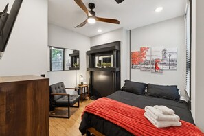 1 室のベッドルーム、デスク、アイロン / アイロン台、WiFi