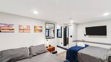 1 bedroom, desk, iron/ironing board, WiFi