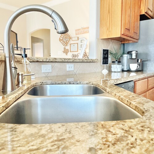 Cozy Back Porch & 🔥Fire Pit, Full Kitchen, Near A&M❤️