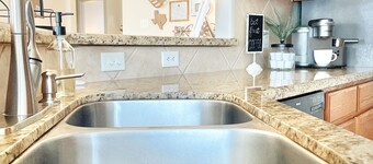 Cozy Back Porch & 🔥Fire Pit, Full Kitchen, Near A&M❤️