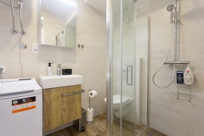 Shower, hair dryer, towels, toilet paper - STUDIO NOMADIC - work & enjoy in Kaštela (Kaštel Gomilica)