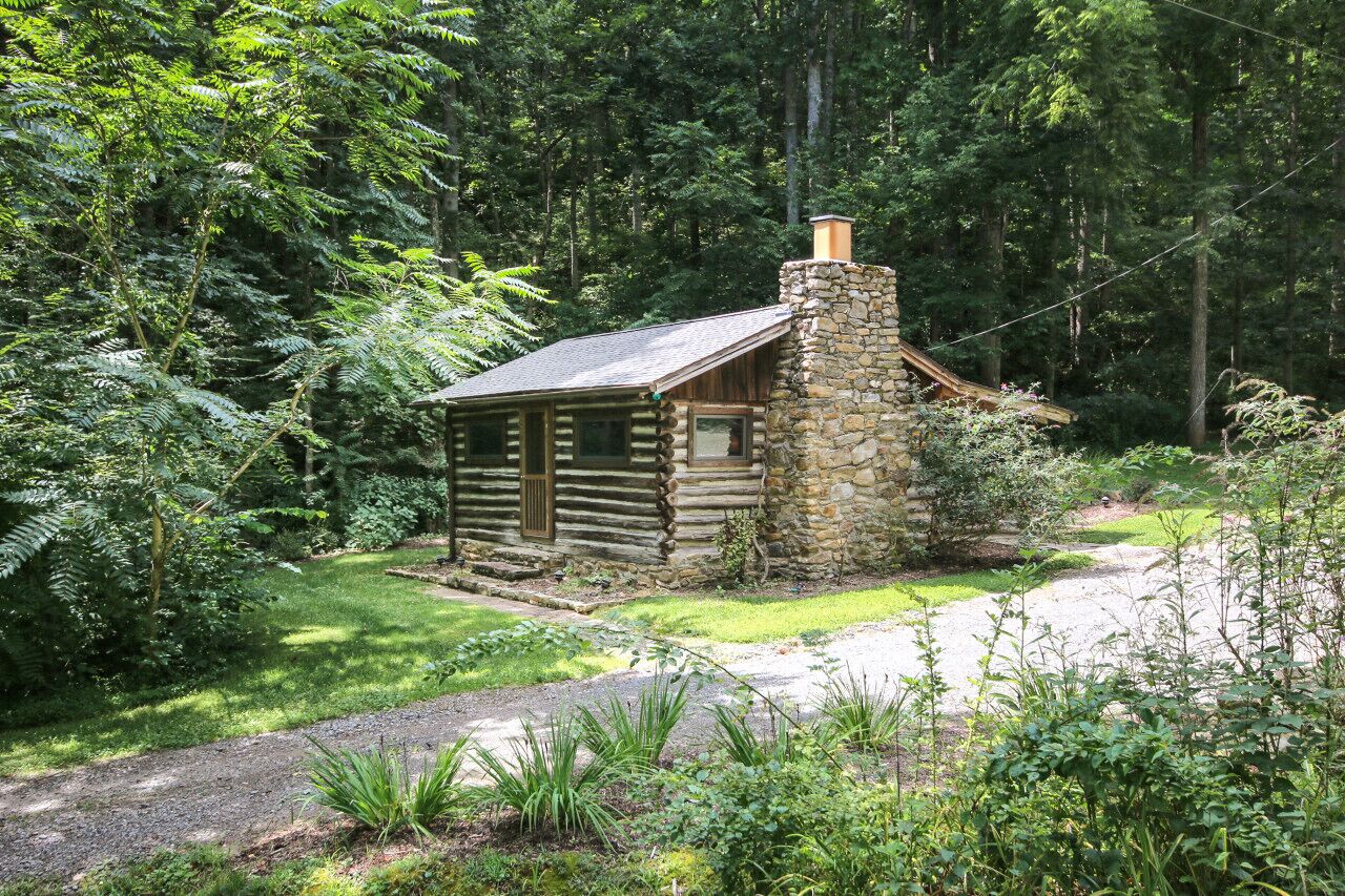 Cabin Thyme | Authentic Cabin 15 mins from DT Asheville - Amenities Abound!