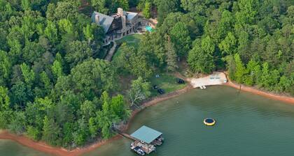 Lake Lanier Castle/Your own Private Resort