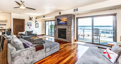 Starboard Point: Stunning Luxury Condo in the heart of DL!