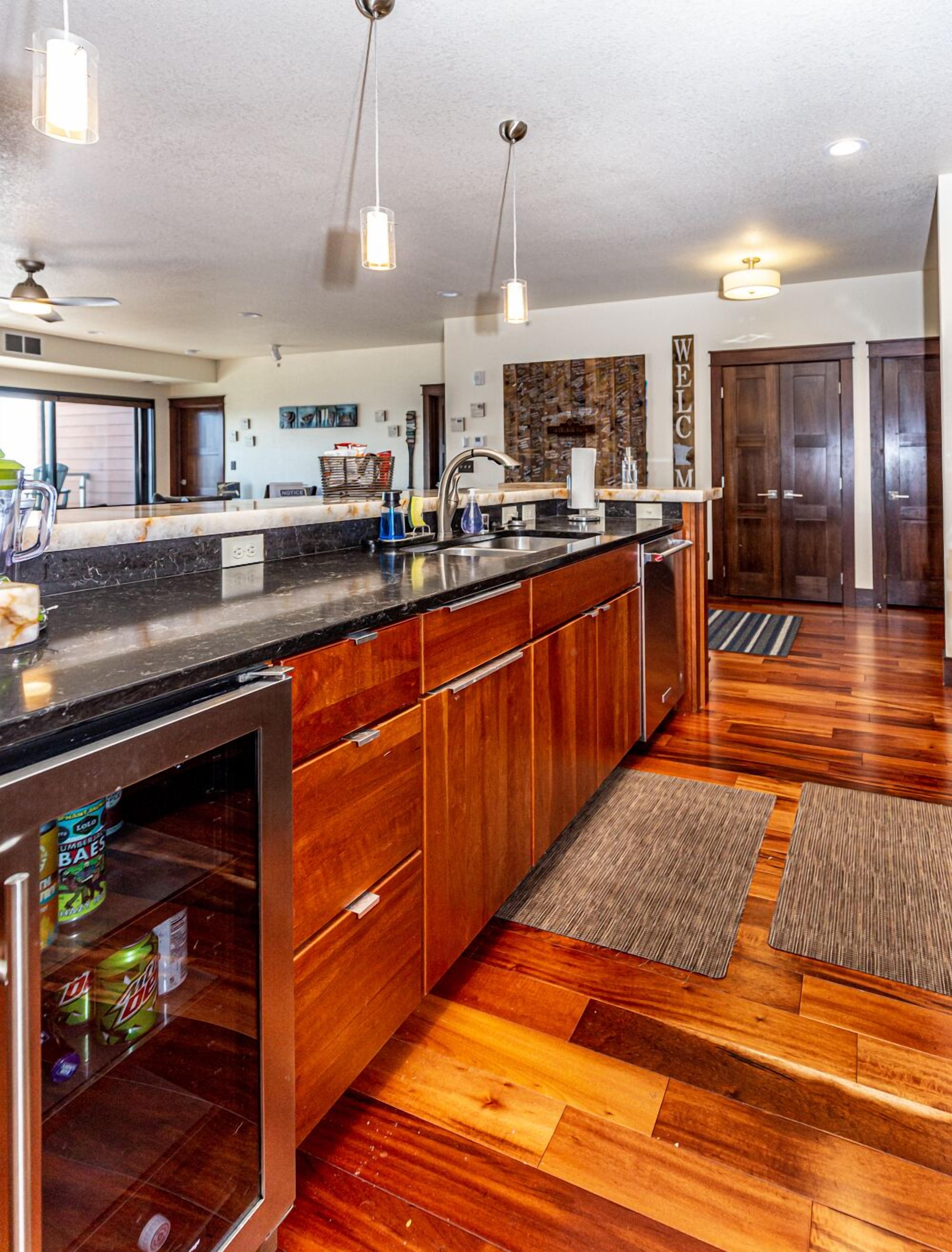 Refrigerador, microondas, horno y lavavajillas 