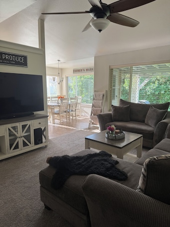 Smart TV, video games, books, printers. Centrally located in Hamilton, the heart of the Bitterroot Valley. No pet fee!