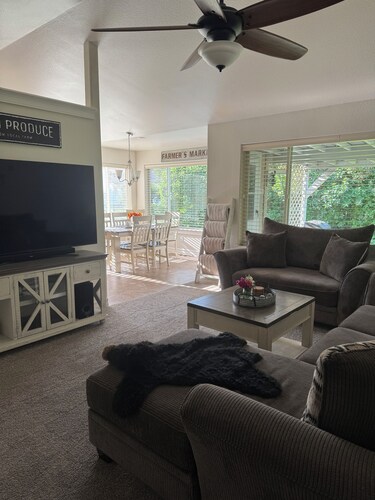 Centrally located in Hamilton, the heart of the Bitterroot Valley.  No pet fee!