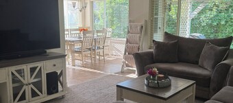 Centrally located in Hamilton, the heart of the Bitterroot Valley.  No pet fee!