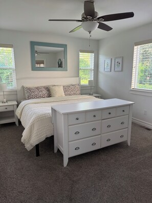 3 bedrooms, in-room safe, desk, iron/ironing board