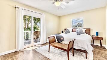 4 bedrooms, desk, iron/ironing board, free WiFi