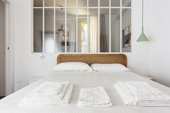 1 habitación, tabla de planchar con plancha, wifi gratis y ropa de cama 