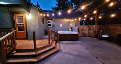 Cozy One Bedroom Cottage Getaway!