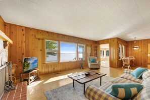 Smart TV, DVD player, books