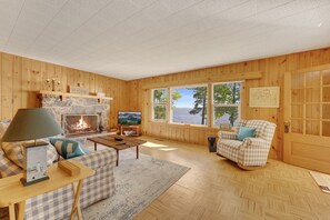 Smart TV, DVD player, books