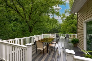 Outdoor dining - The Creekside Cabin/rail trail/tubing/ 3 bed/ 1 bath (Pequea)