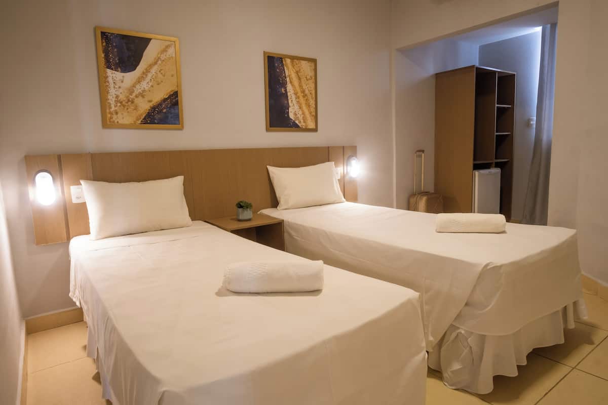 Standard Twin Room | Bar mini, Wi-fi percuma, cadar katil