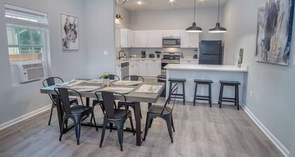 Cozy and Lovely 2BR 2BA Apt#a Near Lively Downtown