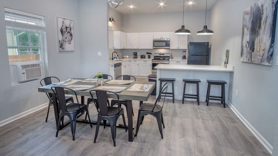 Cozy and Lovely 2BR 2BA Apt#a Near Lively Downtown