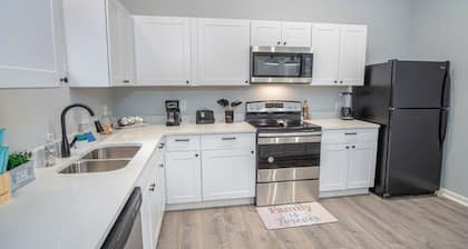 Cozy and Lovely 2BR 2BA Apt#a Near Lively Downtown