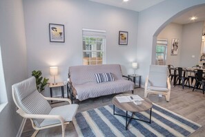 Appartement (2 Bedrooms) | Coin séjour