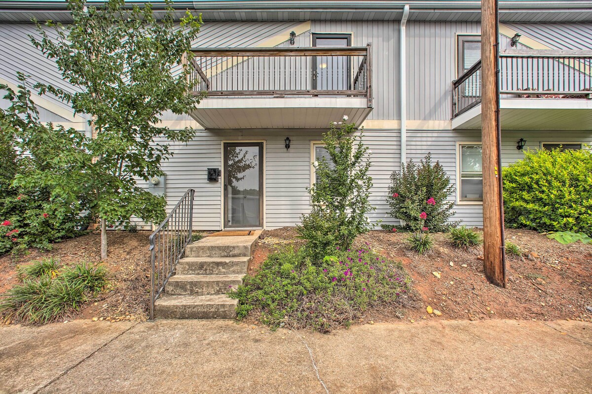 Pet-Friendly Gem: 6 Mi to Downtown Greenville