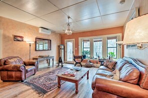 Living area - THE TRADING POST (San Cristobal)