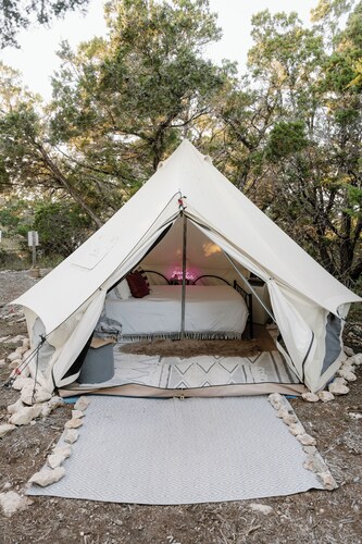 Luxury bell tent with a/c + hot tub in Canyon Lake, TX
