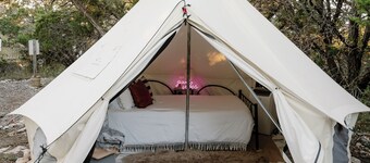 Luxury bell tent with a/c + hot tub in Canyon Lake, TX