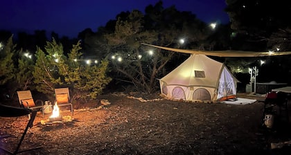 Luxury bell tent with a/c + hot tub in Canyon Lake, TX