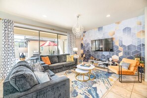 Smart-TV, Kamin, Videospiele, Bücher