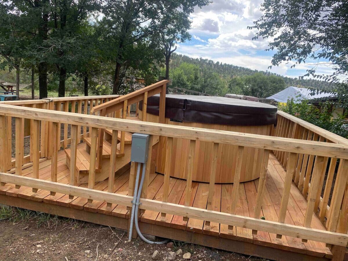 Outdoor spa tub