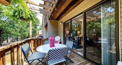 Fairfield Bay Gem w/ pool access and 4 Mi to Lake.