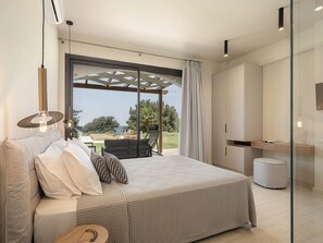 9 Schlafzimmer, Zimmersafe, Bügeleisen/Bügelbrett, Reisekinderbett