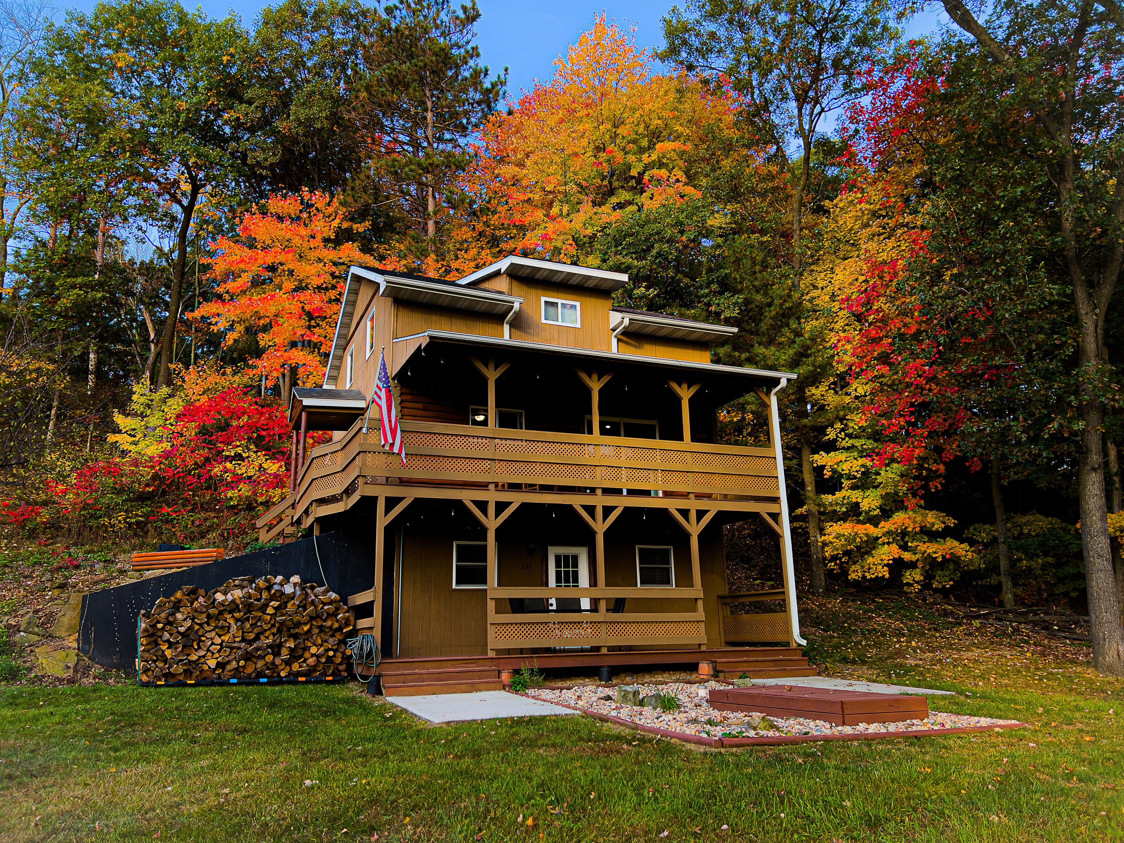 Nine mins from Down Town Wisconsin Dells. Pet Friendly, Private Area