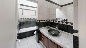 Bathtub, jetted bath - Luxury Tambor Estate with private pool, jacuzzi, and panoramic view (Tambor)