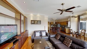 TV - Tambor Estate with private pool, and panoramic views , very close to the beach. (Tambor)