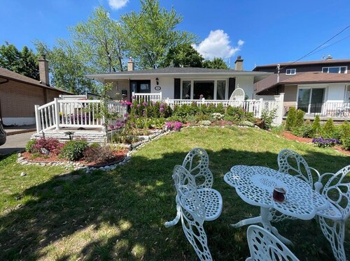 Guest house+entire main floor+4rooms+5beds+2washroom+free parking+near amenities