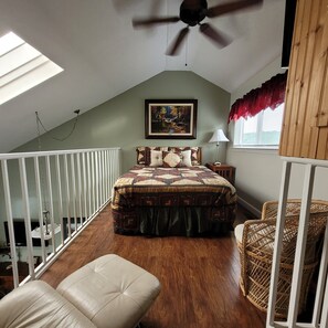 2 makuuhuonetta, silitysrauta/-lauta, ilmainen Wi-Fi, vuodevaatteet