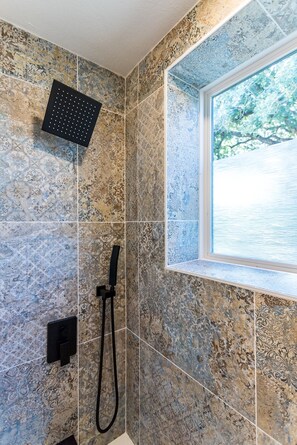 Combined shower/bathtub, hair dryer, towels, soap - Lakefront Farmhouse style by Lake Lewisville (Lewisville)