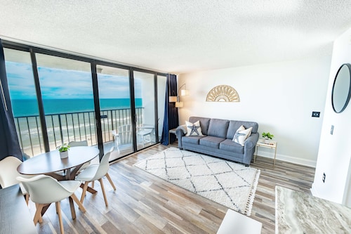 SunRay Suite - Beachfront condo with indoor and outdoor pool
