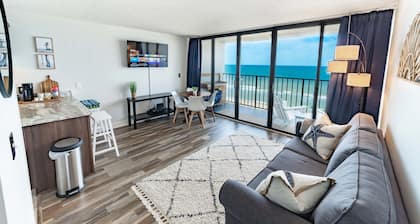 SunRay Suite - Beachfront condo with indoor and outdoor pool