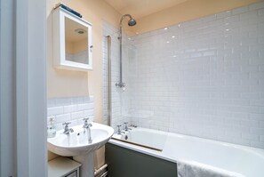 Baignoire, serviettes fournies