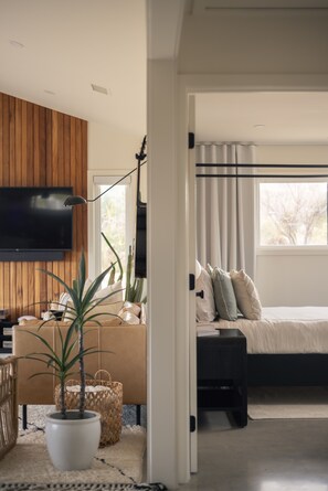 2 habitaciones, escritorio, tabla de planchar con plancha y wifi gratis