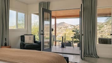 Desk, iron/ironing board, travel crib, free WiFi