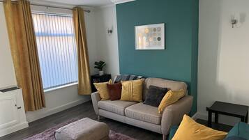 Smart TV, Netflix, books, streaming services