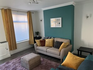 Smart TV, Netflix, books, streaming services