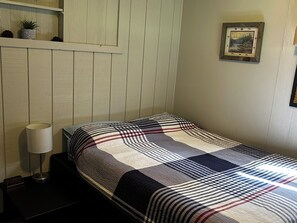 1 bedroom, bed sheets