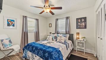 3 bedrooms, desk, iron/ironing board, travel cot